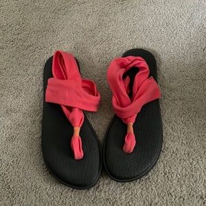 Sanuk yoga sandals